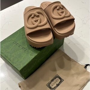 SALE ! Brand New Gucci Sandals (Size 9) Popular Nude Color.  Made in Italy